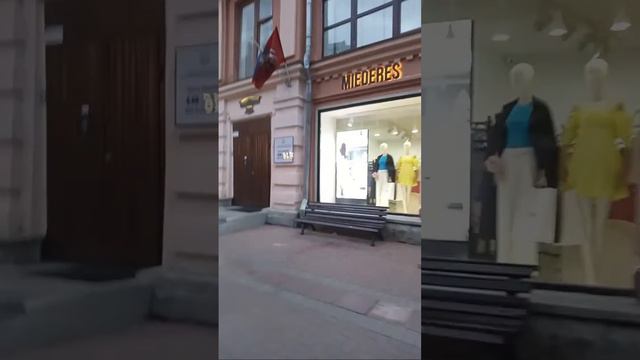 Сентр Москвы-улица Арбат гуляем в Холодную погоду смотреть онлайн