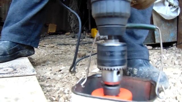 Опыт сверление отверстия на 60 в метали толщенной 8 мм биметалической коронкой. смотреть онлайн