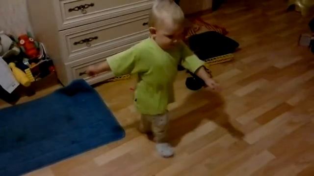 Индийский танец годовалого ребенка. смотреть онлайн