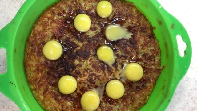 Американский завтрак СВОИМИ РУКАМИ. Яйца, запеченные в хашбрауне - Рецепт от Гордона Рамзи смотреть онлайн