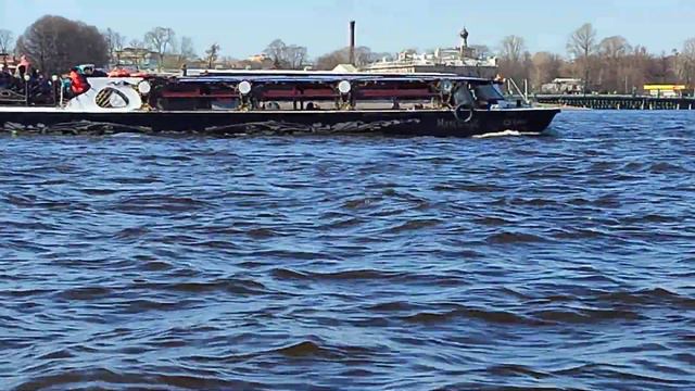 Санкт-Петербург. Прогулка по Неве. 22.04.2022. смотреть онлайн