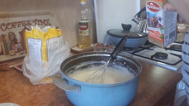 Пеку блины с мясной начинкой. Традиции на масленицу смотреть онлайн