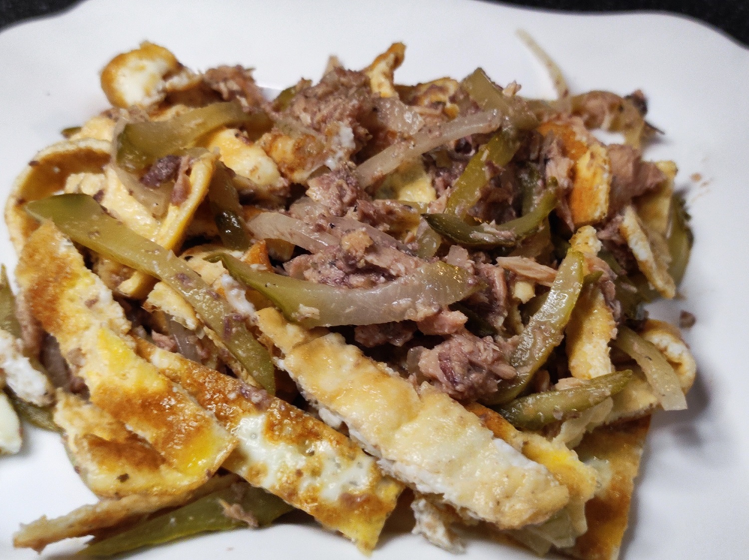 Вкуснейший салат из яичного блина и тунца, такой салат можно есть хоть поздно ночью смотреть онлайн