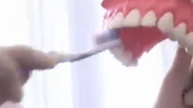 Как правильно чистить зубы смотреть онлайн