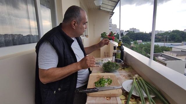 ЗЕЛЕНЧУКОВА САЛАТА ОТ КЕЙЛ С ОРЕХИ И ПРЕСЕН ЛУК! ЦАРЯТ НА САЛАТИТЕ - ВИТАМИНОЗЕН МИКС! смотреть онлайн