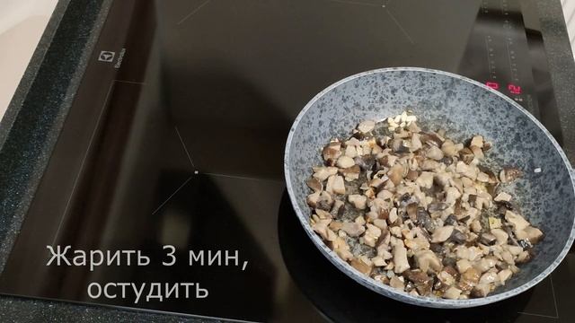 Слоёный салат с курицей, грибами и помидорами. Отличный салат для любого праздника! смотреть онлайн