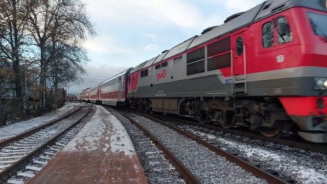 Первый снег! Тепловоз ТЭП70БС-354 с двухэтажным поездом №159/160 Москва - Петрозаводск! смотреть онлайн