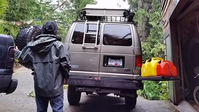 4x4 Van Ford E350 Tire Carrier Rear Bumper DIY смотреть онлайн