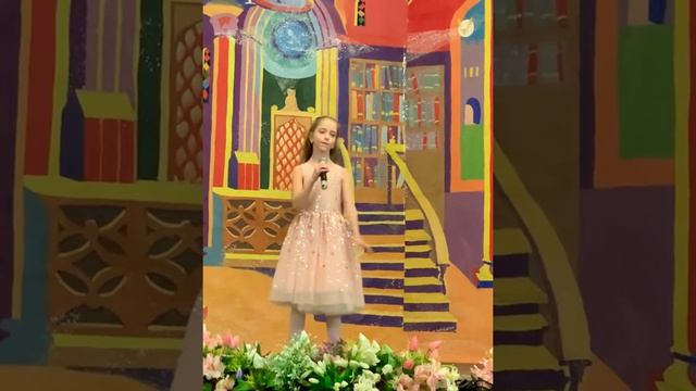 Зимняя сказка поет Камила Зарянова. С Новым годом ❤️ смотреть онлайн