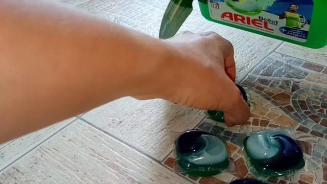 Распаковка капсул для стирки Ariel Pods Всё в 1+ Экстра защита от запаха. смотреть онлайн