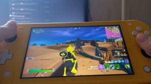 Играем в фортнайт на Нинтендо свитч лайт с другом 10???