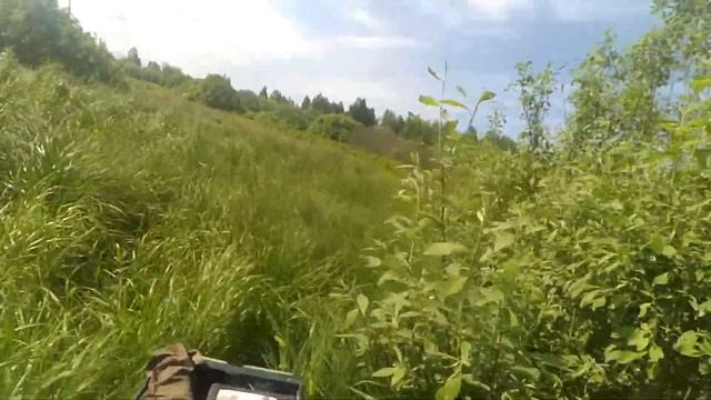 Полноприводный мотовездеход выйхал из болот поля и лесные дороги смотреть онлайн