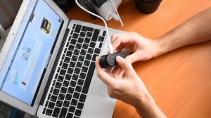 Беспроводные наушники НЕ ЗАРЯЖАЮТСЯ от кейса - Что делать и как зарядить?