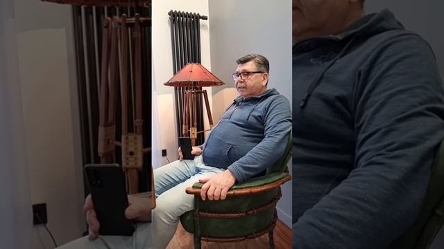 Кожаное мини-кресло красивого зеленого цвета для кабинета или столовой смотреть онлайн