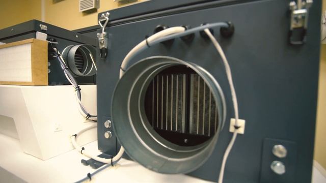 MINIBOX.Е-650 отличается от MINIBOX.E-650 PREMIUM только вентилятором смотреть онлайн