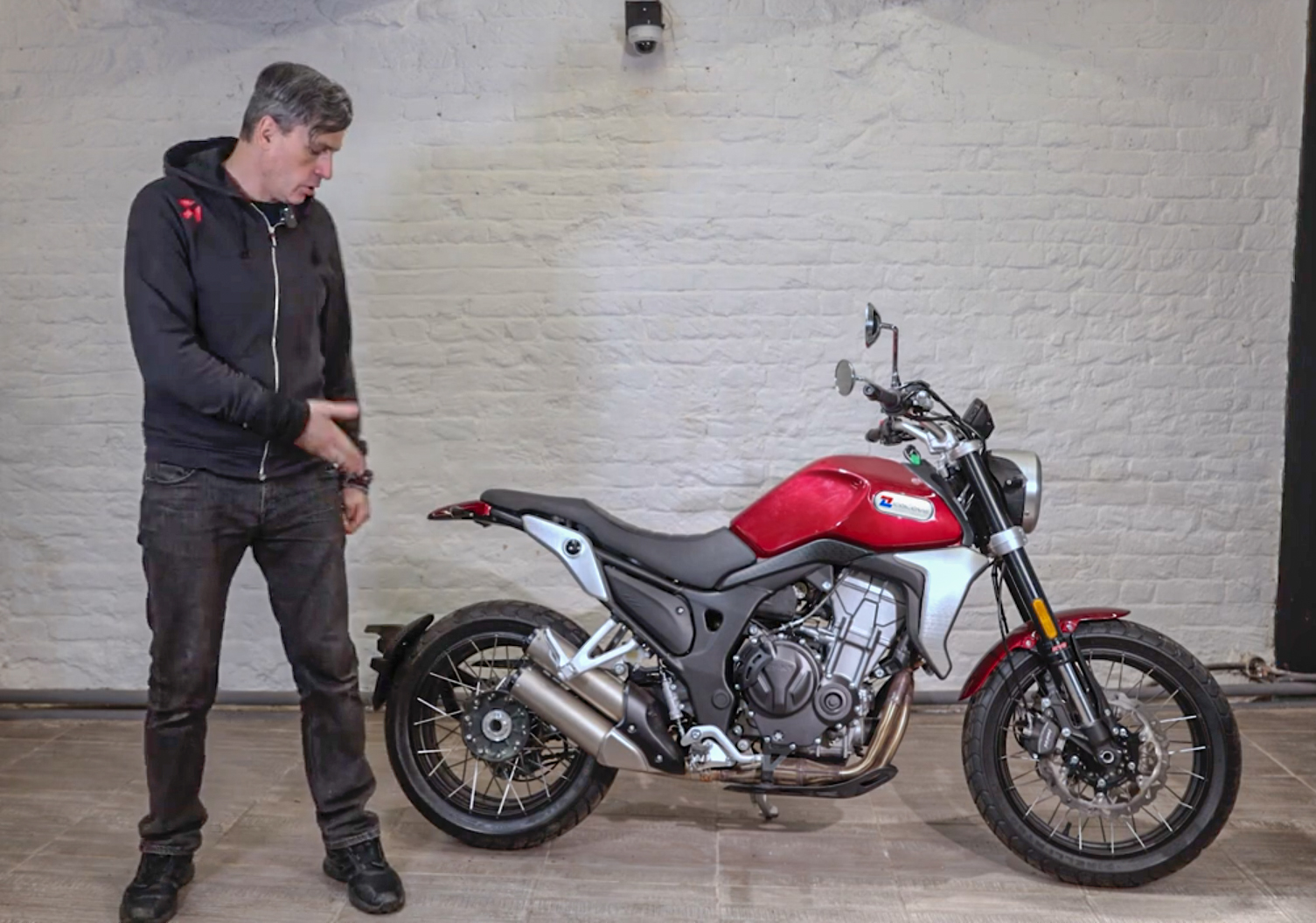 Kove 500F Scrambler - самый стильный китаец_! смотреть онлайн