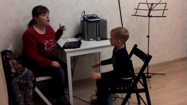 Музыкальная школа "Виртуозы". На уроке вокала. смотреть онлайн