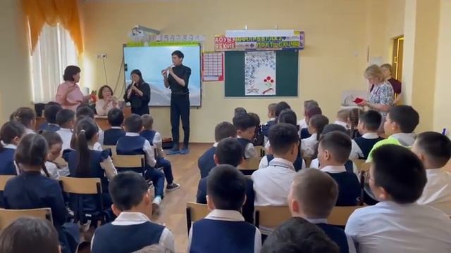 Студенты и преподаватели АГИКИ провели урок музыки в школе №27 смотреть онлайн