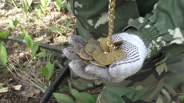 НАШЛИ И ВСКРЫЛИ БОЛЬШУЮ СТРАННУЮ БАНКУ! ЗАРАБОТАЛИ! FOUND AND OPENED A BIG STRANGE BANK! TREASURES! смотреть онлайн