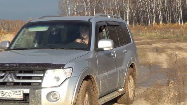 Митсубиси Паджеро покоряет бездорожье смотреть онлайн