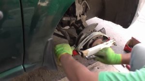 Как снять прикипевший тормозной диск / Съемник своими руками