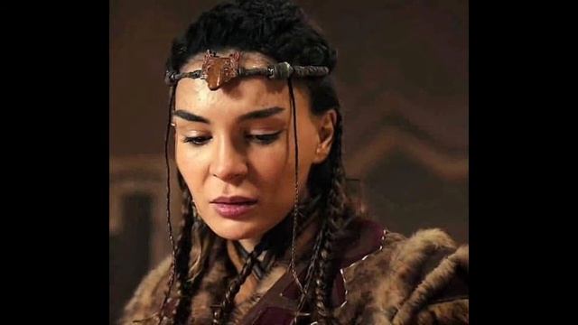 ?¿Qué tipo de vida lleva Ebru Şahin, Akkiz de la serie épica? #ebrusahin #reyyan #ebruşahin #akkiz смотреть онлайн