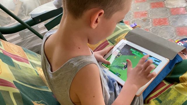 Даник играет Roblox смотреть онлайн