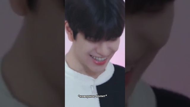 Все: просто дают щелбана Феликс: еле коснулся и переживает, что сделал Хёнджину больно Stray Kids смотреть онлайн