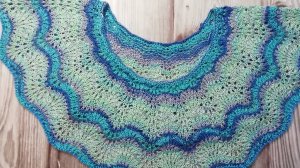 Круглая кокетка узором павлиний хвост. Платье из Ализе дива батик начало.