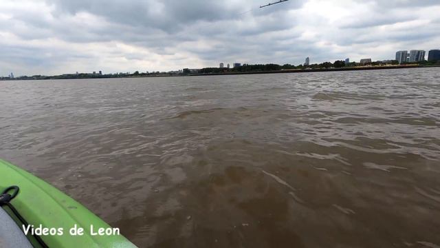 PESCA en KAYAK en la Ciudad. CARPAS, BAGRES, BOGAS.. смотреть онлайн