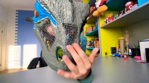 Рычащая супер-маска Jurassic World. Интерактивная маска динозавра Блю от Mattel.