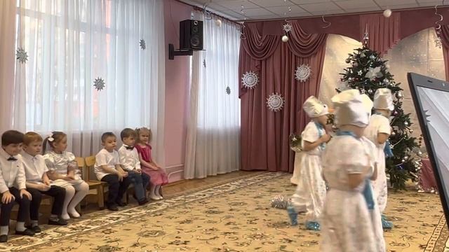 Танец снеговиков. Старшая группа. смотреть онлайн