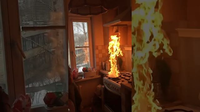 ЧТО БУДЕТ, ЕСЛИ НАЛИТЬ ВОДУ В ГОРЯЩЕЕ МАСЛО? / Pan of fire смотреть онлайн