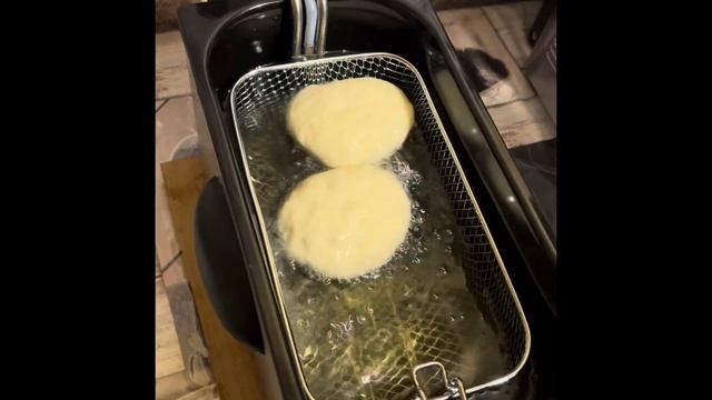 Пончики, картошка фри, сырные палочки! Легко! Купила фритюрницу и очень довольна смотреть онлайн