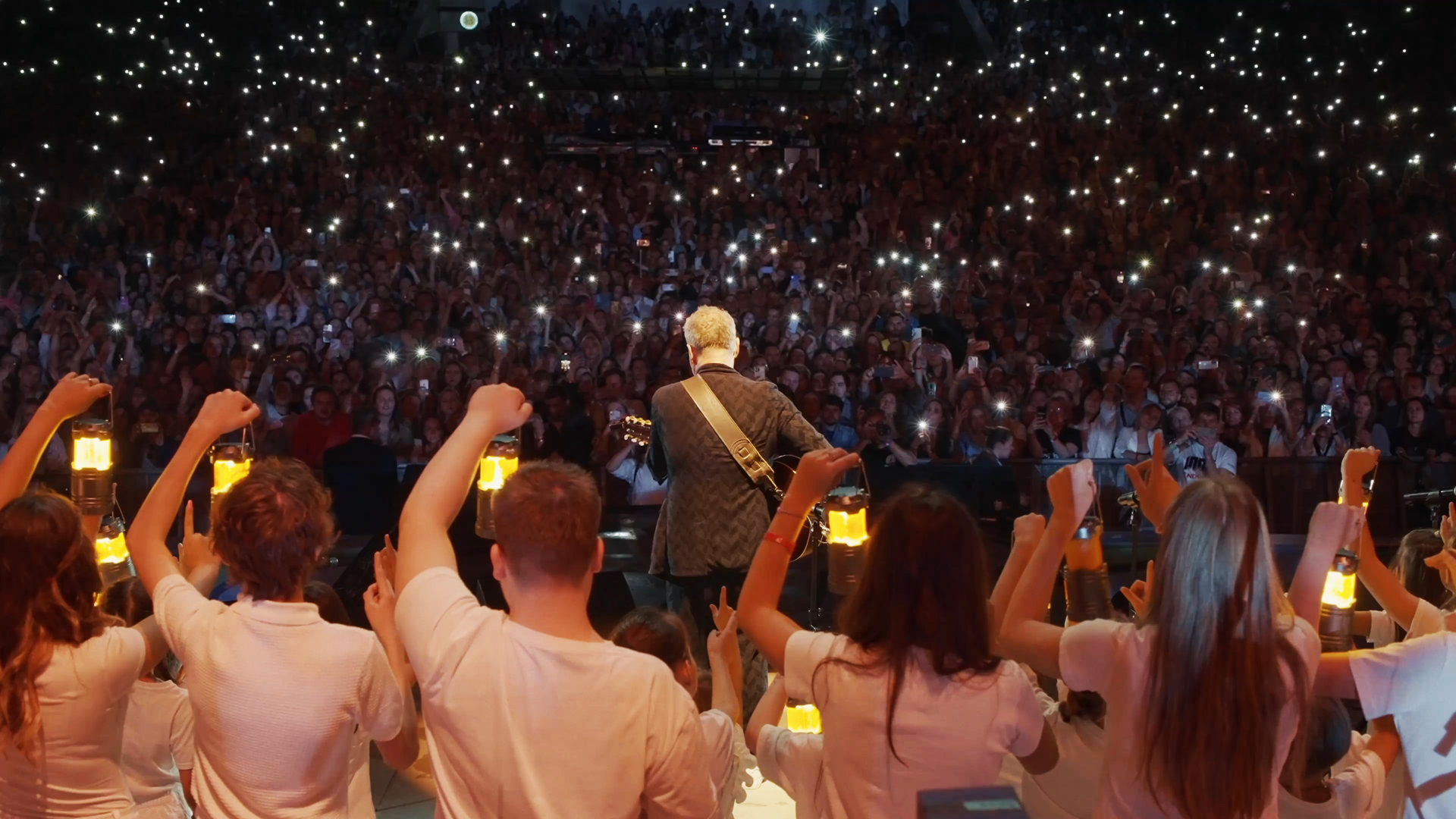 Леонид Агутин – Включите свет / Концерт в день рождения. Живой звук смотреть онлайн