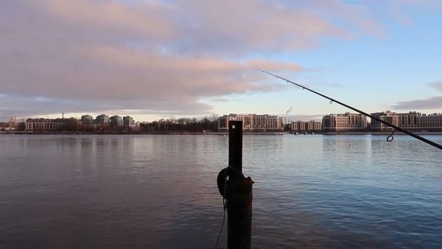 УТРЕННЯЯ ГОРОДСКАЯ РЫБАЛКА НА УЛЬТРАЛАЙТ смотреть онлайн