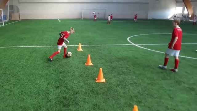 FC Stuttgart - сеть школ немецкого футбола смотреть онлайн