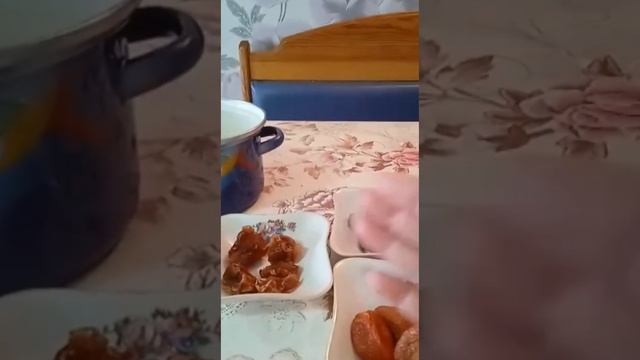 Компот из сухофруктов. Полезная альтернатива патетированым сокам. смотреть онлайн