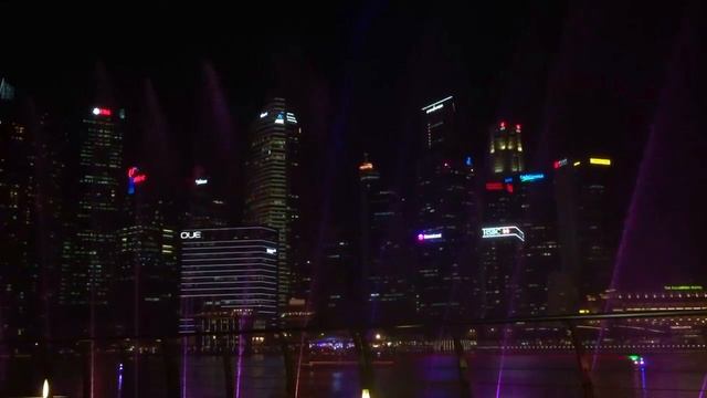 Wonder Full — лазерное шоу фонтанов около отеля Marina Bay. смотреть онлайн