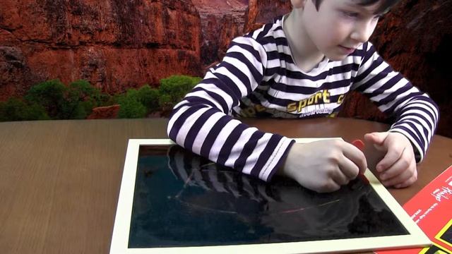 Игрушка Чертежная доска Распаковка и игра смотреть онлайн