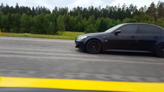 Dodge Viper SRT-10 VS Bmw M5 V10 смотреть онлайн