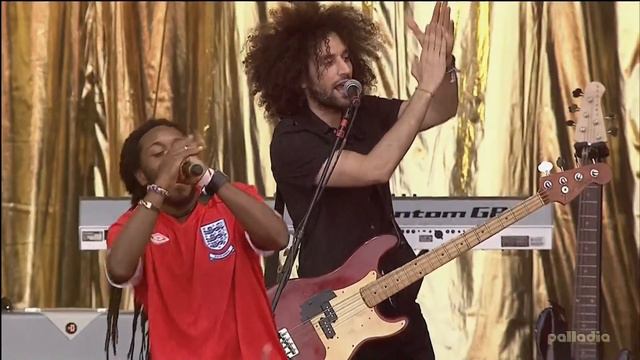 Shakira - Hips Don't Lie (Live Glastonbury Festival 2010 )