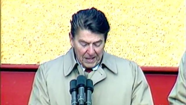 President Reagan Speech At Werries Farm, Chapin IL, Oct 20, 1982