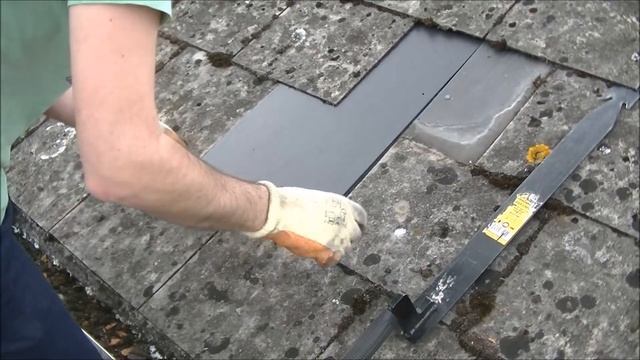 How to replace a broken roof slate. Cracked fibre cement slate repair. смотреть онлайн