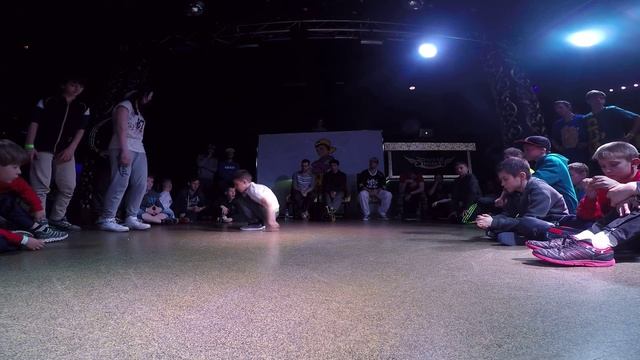 FB2015/Юниоры до 1-го года.1/8 финала.B-girl Феникс VS Никита смотреть онлайн