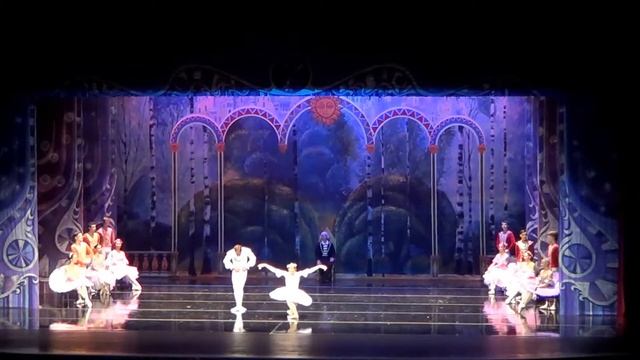Копия видео "The Nutcracker pas-de-deux" смотреть онлайн