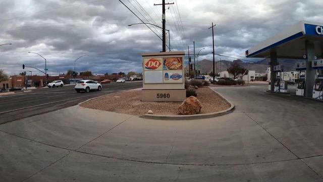 Dairy Queen Strawberry Shake Order, DQ Drive Thru, 5960 N Oracle Rd, Tucson, Arizona, GX011696 смотреть онлайн