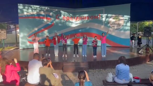 Вокальный ансамбль «Ростов Хит!» на дне рождения города Ростова-на-Дону смотреть онлайн