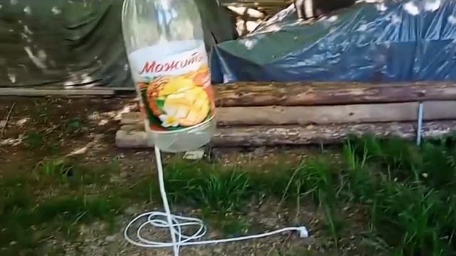 Как сделать световую ловушку для насекомых своими руками. 2 огородных лайфхака. смотреть онлайн