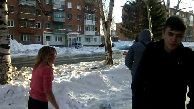 Прикол парень против девушки смотреть онлайн